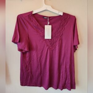 NWT Bloomchic T-shirt